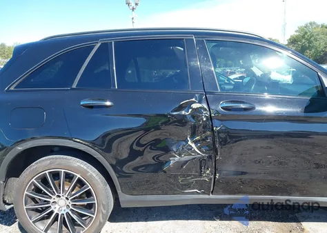 2016 Mercedes-Benz Glc 300 z USA, uszkodzony, nr VIN WDC0G4JB0GF068335